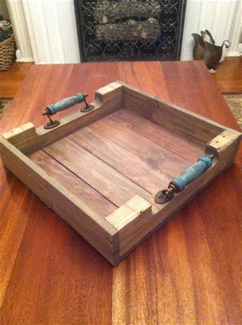 Making a wooden serving tray is simple when you break it down! DIY Wooden Pallet Serving Trays | Pallets Designs