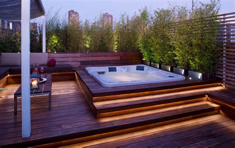 Tropical Patio And Hot Tub Indoor In 2020 Hot Tub Backyard