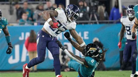 Derrick Henry Throws Jags Defender To Ground With Vicious Stiff Arm