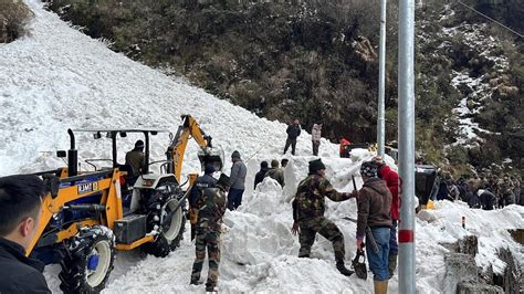 sikkim avalanche seven tourists killed 350 rescued so far over 80 still feared to be trapped