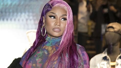 Nicki Minaj Interrompt Un Live Et Tacle Kanye West Je Ne Tra Ne Pas