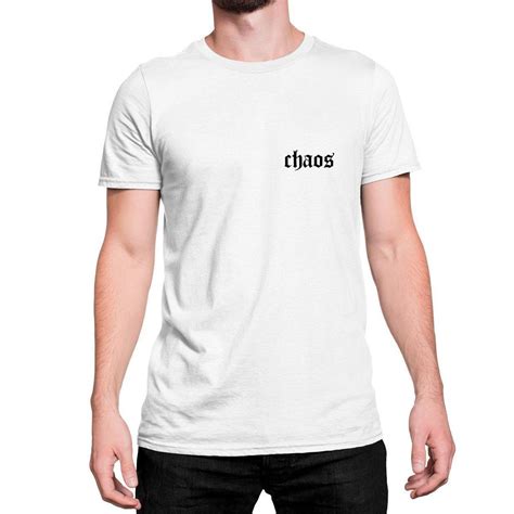 Camiseta Estampada Chaos Fonte Estilo Minimalista Letras Branco