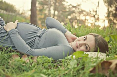 maternity maternity photoshoot poses single mom maternity photography maternity photography