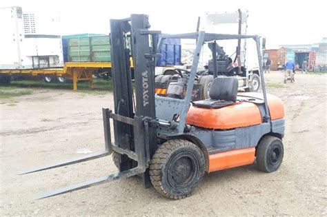 toyota  ton diesel forklift forklifts machinery