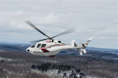 It is larger than the bell 427 which it replaces and is powered by two 1,100 shp pratt & whitney pw207d1b turbines. Bell Helicopter traz Bell 429 MAGnificient pela primeira ...
