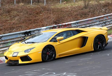 The lighter, faster version of the aventador delivers a truly thrilling supercar driving experience. 2015 Lamborghini Aventador SV | Top Cars