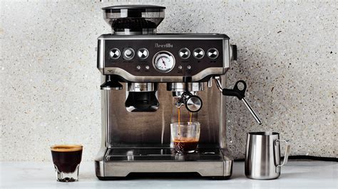 Merk mesin pembuat kopi ini dapat menyajikan minuman olahan kopi selain espresso shot karena memiliki fitur cappuccino otomatis. 5 Merk Mesin Kopi Espresso Terbaik - elevenia Blog