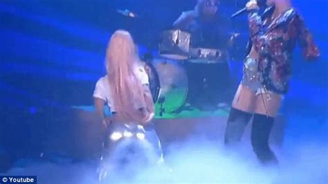 miley cyrus spanks a twerking dwarf while performing we can t stop on german tv daily mail online