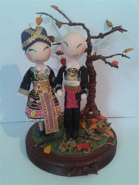 custom-wedding-cake-topper-with-hmong-outfits-£125-00,-via-etsy-hmong-hmongchineseethnicgrou