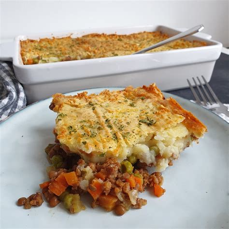 Plunge your spoon into a shepherd's pie with creamy mash and flavourful lamb mince. Wat eet je dan wel? - Vegan sheperd's pie - Wat eet je dan ...