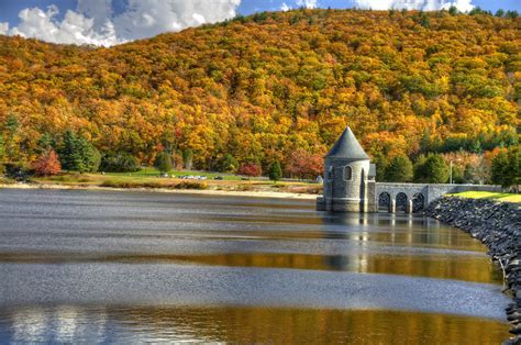 Connecticut Fall Foliage Driving Tours