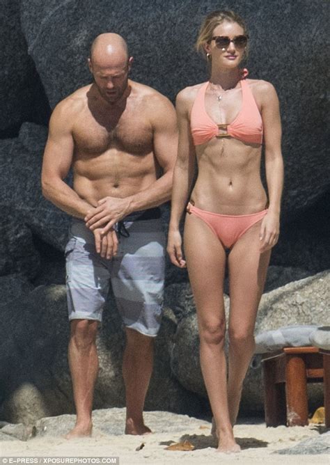 Celebrity Life News Photos Rosie Huntington Whitely In Bikini Con Il