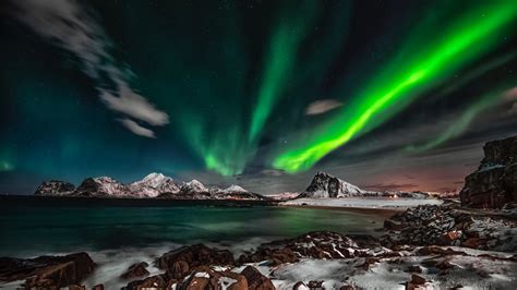 Download Arctic Mountains Nature Aurora Borealis 2560x1440 Wallpaper