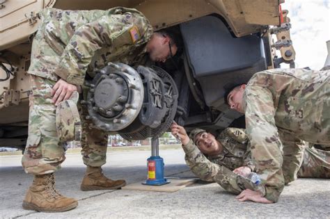 Soldiers Learn Cutting Edge Features On First Shipment Of Jltvs