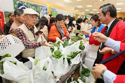 Japanese Consumers Support Fukushima Agriculturejapanese Consumers