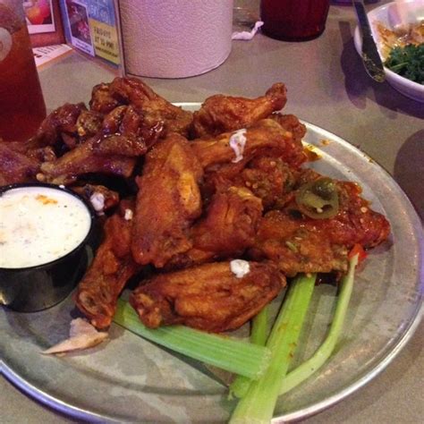 Pluckers Wing Bar Wings Joint