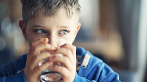 10 Year Old Boy Hospitalized After Drinking Too Much Water Mix 973