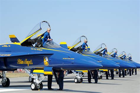 What It S Like Flying With The Us Navy S Elite Blue Angels Business Insider