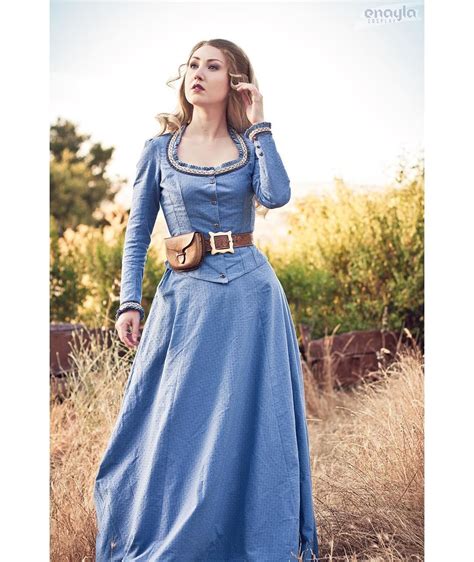 This ‘westworld Dolores Cosplay Is Picture Perfect Cosplay Outfits