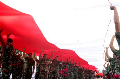 Contoh sederhananya, pas foto merah. Background Bendera Merah Putih Untuk Foto Presiden