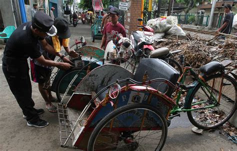 Pendataan Becak Di Kawasan Bandengan Jakarta Barat