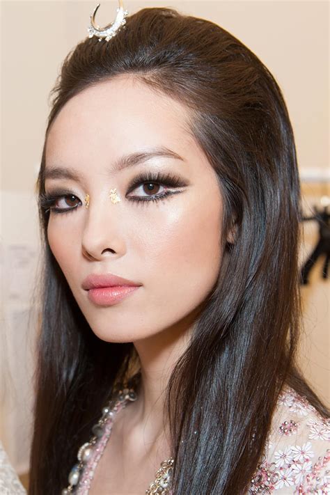 Runway Beauty Chanel Cruise 2015 Hair And Makeup Look