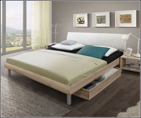 Darüber hinaus ermöglichen die roste eine gleichmäßige belüftung der schlafunterlage und verbessern durch ihre stützende. Bett-mit-matratze-und-lattenrost-140x200-gebraucht ...