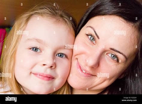 Madre E Hija Fotografía De Stock Alamy