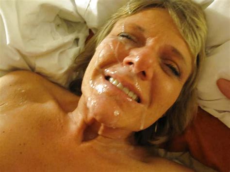 Giclée de sperme facial sur Ginette mamie d Amiens Photos Femmes Mures