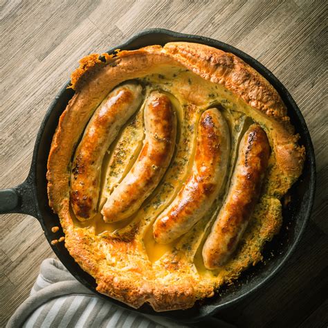 Make a well in the middle. Skillet Toad in the Hole | Krumpli