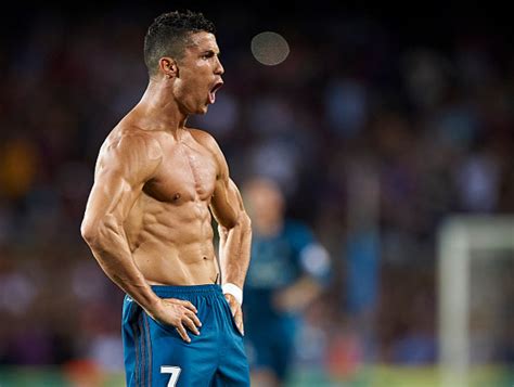 Ngắm ảnh Ronaldo Khoe Body Vạm Vỡ Và Tuyệt đẹp Nhất 2018