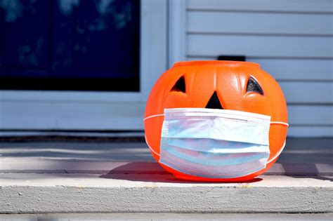 Halloween Covid 19 Safest Trick Or Treat Alternatives Per Health
