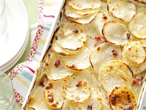 Layer potatoes, ham, cheese and onions in dish. What Seasonings Go In A Ham And Potato Casserole / Easy Ham And Potato Casserole Recipe Somewhat ...