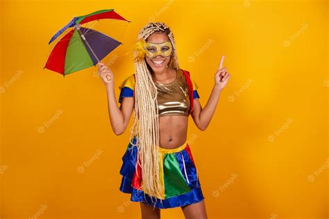 Premium Photo Beautiful Black Brazilian Woman Dressed In Carnival