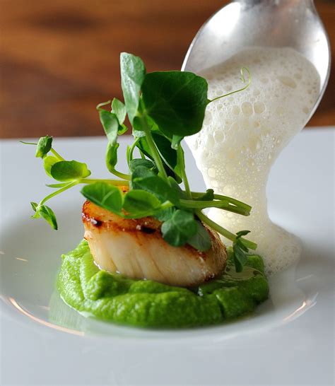 Scallops Recipe With Pea Purée Recipe Scallop Recipes Food Food