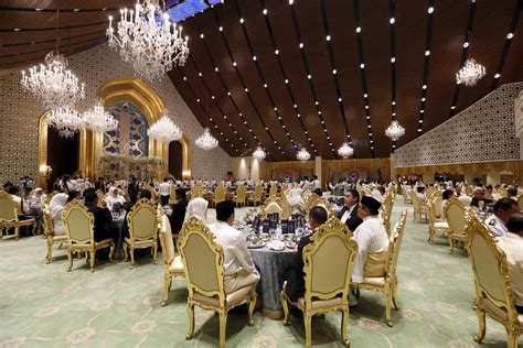 Prince abdul malik was born on june 30, 1983 (age 37) in brunei. Guests at the wedding banquet for Brunei's newly wed royal ...