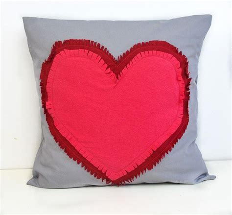 Super Quick And Easy Valentine Heart Pillow Diy Valentines Pillows