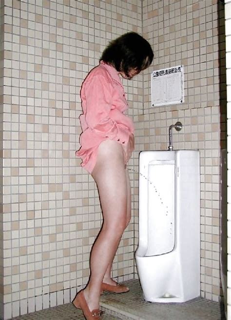 Girls Peeing In Urinals Pics XHamster