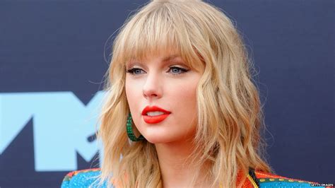 Taylor Swifts Cash T Helps Student Take Up Degree Bbc News