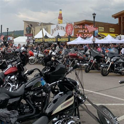Hundreds Of Thousands Of Bikers Attend This Years Sturgis Motorcycle Rally 34 Pics