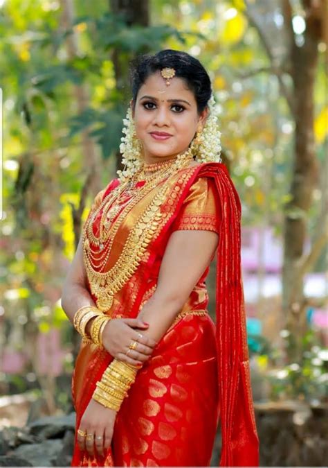 South Indian Bride Saree Kerala Bride Bridal Wear Bridal Style Pattu Sarees Wedding Marathi