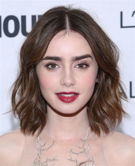 You can show off your waves while keeping the hair away from your face and showcasing your neck. 30 Classy Medium Short Hairstyles for Women | Hairdo Hairstyle