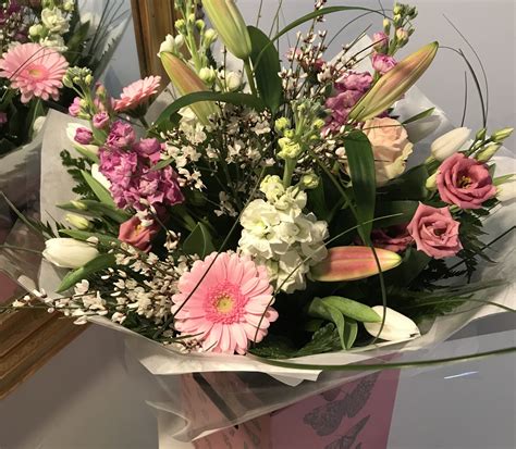 If you are looking for a floral bouquet for your mother, friend, sister, girlfriend, daughter, wife or for your grandmother, we offer bouquets with best and unique style. Birthday Flower Delivery in Waterford