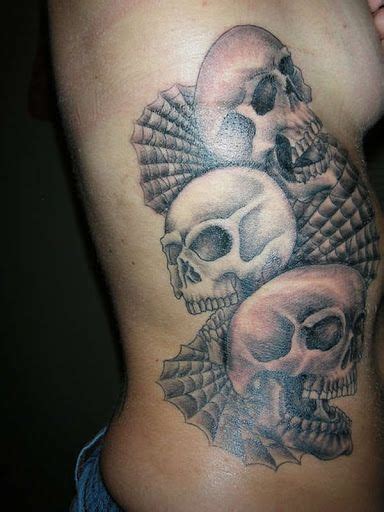 Uma Linha De Raiva Cranios Tattoos For Guys Tattoos Skull Tattoos
