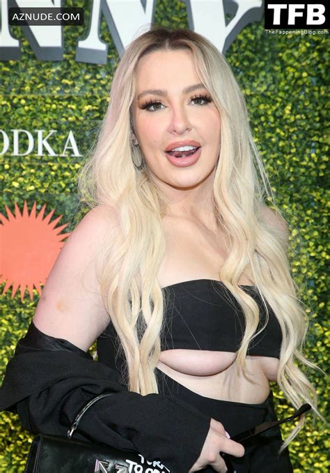 Tana Mongeau Sexy Seen Showing Off Her Underboob At The Sunny Vodka