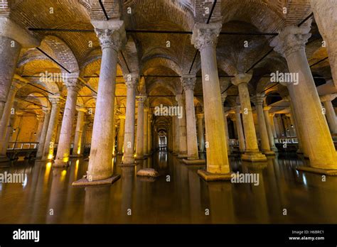 La Cisterna Bas Lica Dep Sito De Agua Subterr Nea Construida Por El Emperador Justinianus En