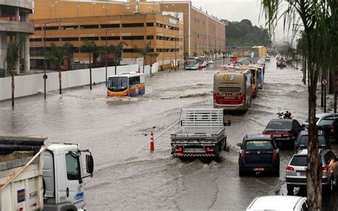 FOTOS Chuva Provoca Alagamentos No Rio De Janeiro Fotos Em Rio De