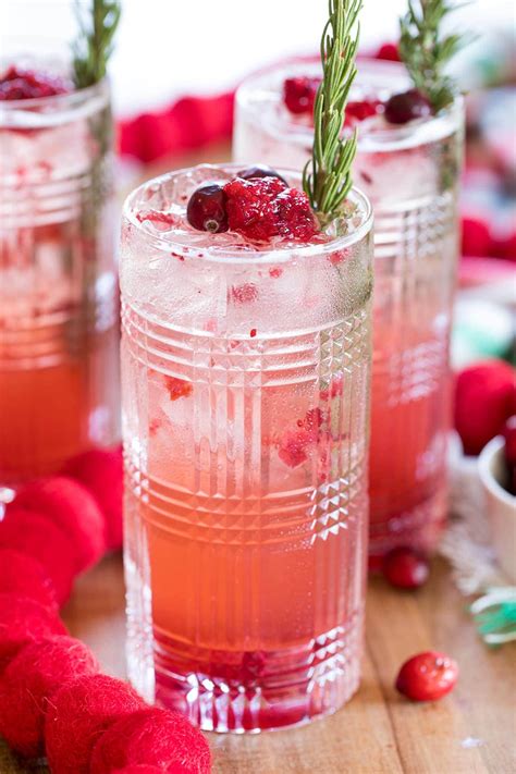 sparkling cranberry gin holiday cocktails freutcake