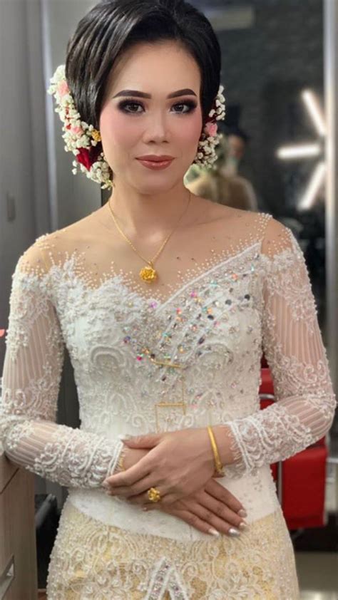 pin oleh julia ratubadis di kebaya pakaian pernikahan pengantin gaun kebaya modern