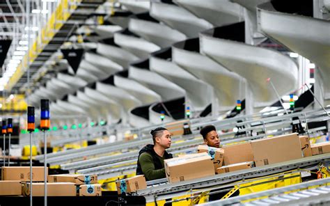 Heres What Its Like To Work In An Amazon Warehouse Right Now By